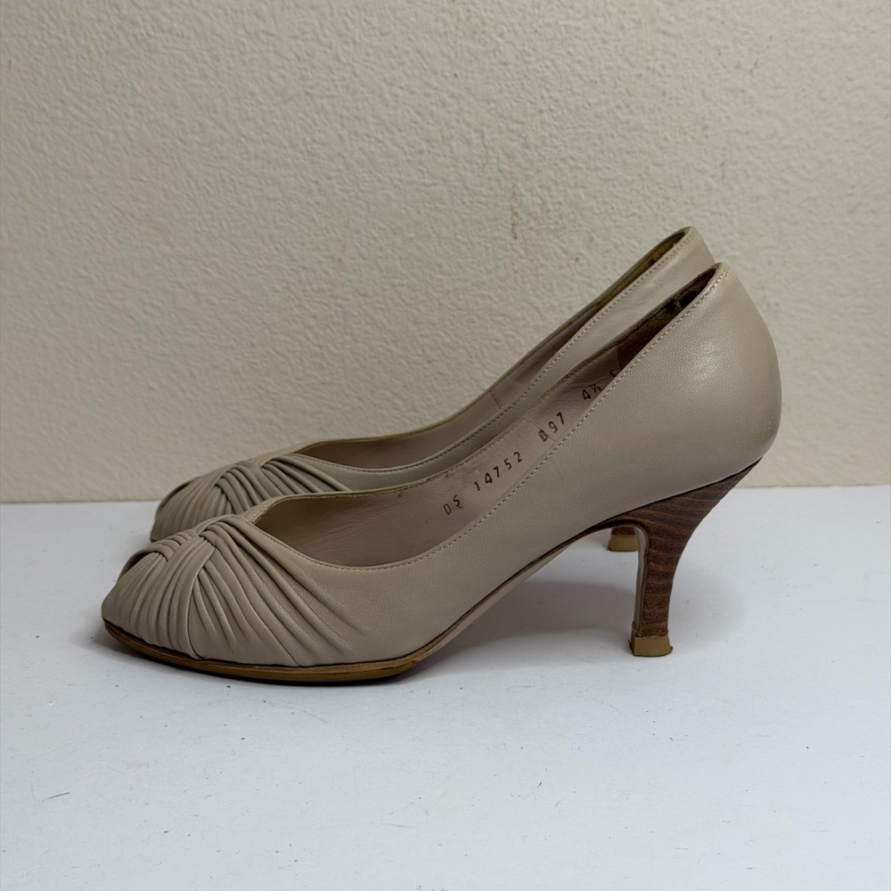 Salvatore Ferragamo Neutral Leather Peep-Toe Pumps Size 4.5C